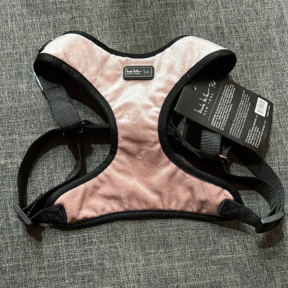 Velvet harness in baby pink
